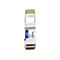 Addon QSFP28 Transceiver Modul mit blauem Etikett auf weißem Hintergrund.
