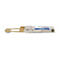 Ein silberner QSFP28-Transceiver mit beigem Entriegelungshebel vor weißem Hintergrund.
