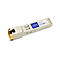 Ein metallisches SFP-Kupfer-Transceiver-Modul mit blauem Aufkleber von AddOn und RJ45-Anschluss.