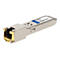 SFP+ Kupfer-Transceiver-Modul mit RJ45-Anschluss und blauem Etikett vor weißem Hintergrund.