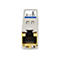 Silbernes SFP-Modul mit goldenem RJ45-Netzwerkanschluss und weißem Etikett auf weißem Grund.