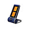 Alcatel-Lucent Enterprise Tischtelefon mit vertikalem Touchscreen, orangefarbenem Display und blauem Lautsprecherfuß.