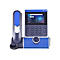 Modernes IP-Telefon mit blau-schwarzem Gehäusedesign, Display und Tastenfeld auf weißem Hintergrund.