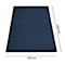 Alfombra azul con bordes negros, dimensiones: 1200x800 mm. La alfombra está hecha de un material suave.