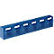 Estante de pared azul con siete compartimentos. Cajas de plástico transparente con recortes insertados. Una franja blanca está encima de cada compartimento.