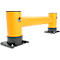 Barrière jaune avec base noire. Pied rectangulaire, poteaux cylindriques avec élément de liaison.