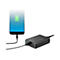 Ein schwarzes USB-Ladegerät lädt ein Smartphone, dessen Display einen Ladestand von 80 Prozent anzeigt.