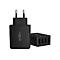 Schwarzes Netzladegerät mit Stecker und vier USB-Anschlüssen vor weißem Hintergrund.