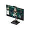 Ein schwarzer AOC-Monitor mit einer integrierten Webcam, auf dem eine Frau in einer Videokonferenz zu sehen ist. Der Monitor steht auf einem rechteckigen Fuß.