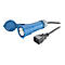 Blauer Stecker mit Kabel und offenem Deckel. Das Produkt ist auf weißem Hintergrund abgebildet.