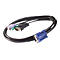 Schwarzes Monitorkabel mit einem blauen VGA-Stecker und mehreren kleinen Audio- und Videoanschlüssen.