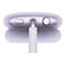 Gros plan d'un casque violet. Un câble blanc est branché. Détails : Bouton, port, écouteur.