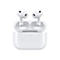 Weiße Apple AirPods Pro mit offenem Ladecase auf weißem Hintergrund.