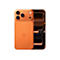 Orangefarbenes Smartphone, Rückseite mit Apple-Logo, drei Kameras, Display-Design.