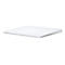 WeiÃŸes Apple Magic Trackpad auf weiÃŸem Hintergrund. Es ist rechteckig mit abgerundeten Ecken und einem silbernen Rand.