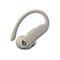 Écouteur sans fil gris clair avec crochet d'oreille et logo "b" noir.