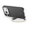 Ein schwarzes iPhone-Case mit beigem Band, das an der Ecke befestigt ist. Auf der Rückseite steht in Gold „beats".