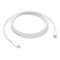 Weißes USB-C-Ladekabel in Ringform. An beiden Enden Stecker, strukturiertes Kabel.