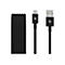 Schwarzes USB-C- zu USB-A-Ladekabel, geflochten. Auf den Steckern ist das Beats-Logo.
