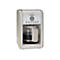Beige Kaffeemaschine im Retro-Design mit digitaler Anzeige, Glaskanne und Bedientasten vor neutralem Hintergrund.