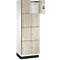 Armoire à huit compartiments, décor bois clair, une porte ouverte.