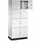Armoire blanche à huit compartiments, une porte ouverte.