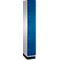 Armoire avec cinq portes bleues et poignées argentées. Sur la droite, une partie de couleur argent.