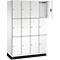 Armoire blanche à 12 compartiments. Un compartiment est ouvert. L'armoire repose sur une base noire. Des lignes noires séparent les portes.
