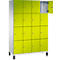 Une armoire à casiers avec des portes jaune-vert. Une porte est ouverte.