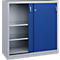 Armoire métallique grise avec une porte coulissante bleue, révélant deux étagères sur le côté gauche.