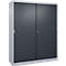 Armoire métallique grise avec deux portes coulissantes gris foncé sur fond neutre.
