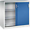 Armoire métallique mi-haute avec corps blanc et porte coulissante bleue, exposant deux étagères sur le côté gauche.