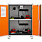 Une armoire à outils ouverte avec des portes orange. À l'intérieur de l'armoire se trouvent des outils, des chargeurs et des prises.