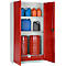 Une armoire en acier rouge ouverte, remplie de conteneurs et de barils.
