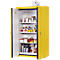 Armoire de sécurité jaune avec porte ouverte, remplie de produits chimiques et d'étiquettes de matières dangereuses.