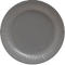 Assiette en carton grise avec un bord extérieur ondulé. La surface est lisse.
