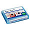 Boîte de premiers secours bleu transparent avec des pansements et l'inscription : FIRST AID ONLY. Assortiment de pansements ménagers/bricolage.
