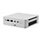 Kompakter silberner ASUS Mini-PC mit Frontanschlüssen für USB, Audio und einem beleuchteten Ein-Aus-Schalter.