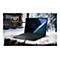 Ein schwarzer Laptop auf einem Baumstamm. Auf dem Bildschirm steht ASUS EXPERTBOOK. Links ein Logo, das die US-Militärnorm MIL-STD 810H ausweist.