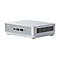 Kleiner silberfarbener ASUS-Mini-PC. Auf der Vorderseite sind USB-Anschlüsse und ein Power-Knopf zu sehen.
