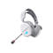 Weißes Gaming-Headset mit grauem Mikrofon, Ohrmuscheln und Kopfbügel. Das Logo ist blau.