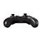 Ein schwarzer Gamecontroller mit zwei Joysticks, Knöpfen und einem strukturierten Griff, vor weißem Hintergrund.