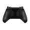Schwarzer Gamecontroller von hinten, Details der Oberfläche und Knöpfe sichtbar.