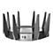 Ein schwarzer Router mit Antennen. Auf der Front befinden sich AnschlÃ¼sse und ein Schalter.