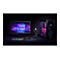 Dunkles Bild von Gaming-Hardware: Monitor, PC, Tastatur, Maus und Headset, alle mit RGB-Beleuchtung. Der Monitor zeigt eine futuristische Stadt.