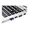 Blauer, leuchtender Asus USB-Stick eingesteckt in die Seite eines silbernen Laptops.