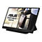 Ein schwarzer tragbarer ASUS-Monitor mit dem ASUS-Logo und der Aufschrift "Portable Monitor" vor dem Hintergrund einer Person, die eine braune Aktentasche trägt.