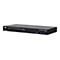 Ein schwarzer HDMI-KVM-Switch mit Tasten, Anschlüssen und Texten. Auf der Vorderseite sind Tasten mit Nummern von 1 bis 8 zu sehen, darunter Text wie "K/M RESET" und "AUTO SCAN". Auf der rechten Seite sind Anschlüsse und ein Schriftzug zu sehen: "8 Por...