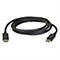 Ein schwarzes DisplayPort-Kabel, zusammengerollt auf weißem Hintergrund.