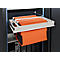 Ausgezogener Aktenschrank mit orangefarbenen Ordnern. Die Schublade ist aus Metall. Darunter sind schwarze Aktenordner im Schrank.
